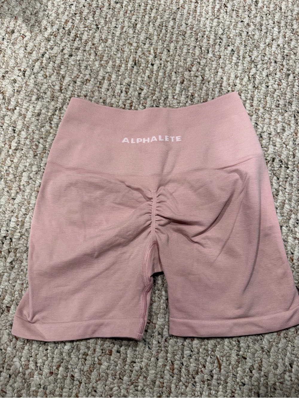 Alphalete Amplify shorts light pink